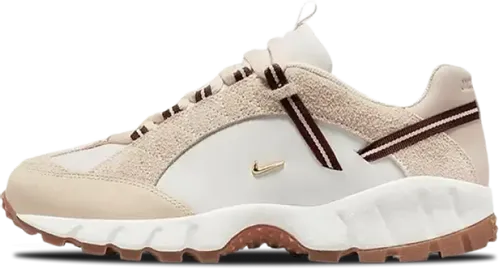 image de Jacquemus Nike Air Humara Beige