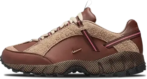 image de Jacquemus Nike Air Humara Brown