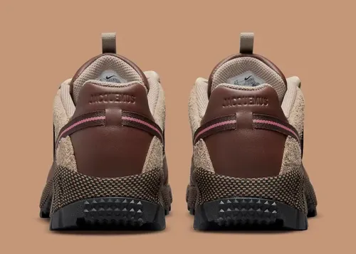 jacquemus-nike-air-humara-brown 5.webp