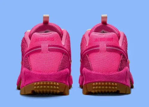 jacquemus-nike-air-humara-pink-dx9999-600 05.webp