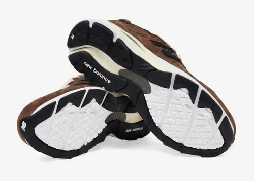 jjjjound-new-balance-990v3-montreal 05.webp