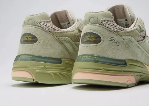 joe-freshgoods-new-balance-993-performance-art-green-mr993jg1 06.webp