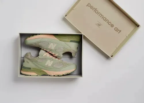 joe-freshgoods-new-balance-993-performance-art-green-mr993jg1 07.webp