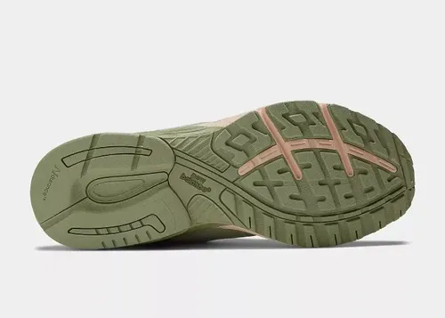 joe-freshgoods-new-balance-993-performance-art-green-mr993jg1 08.webp