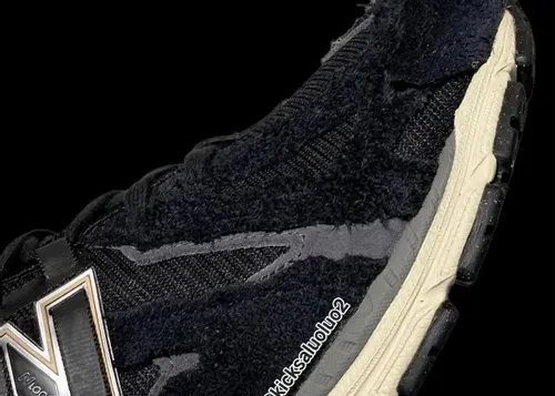 new-balance-1906d-protection-pack-navy 02.webp