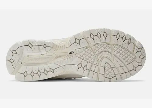 new-balance-1906r-protection-pack-white-leather-m1906de 06.webp