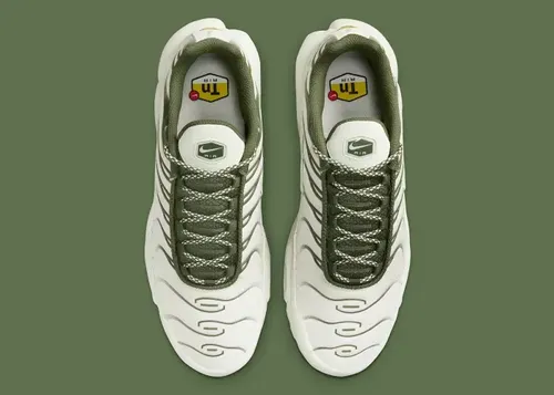 nike-air-max-plus-light-bone-fb9722-001 04.webp