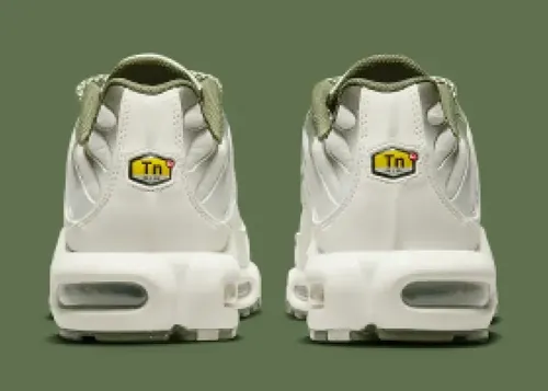 nike-air-max-plus-light-bone-fb9722-001 05.webp