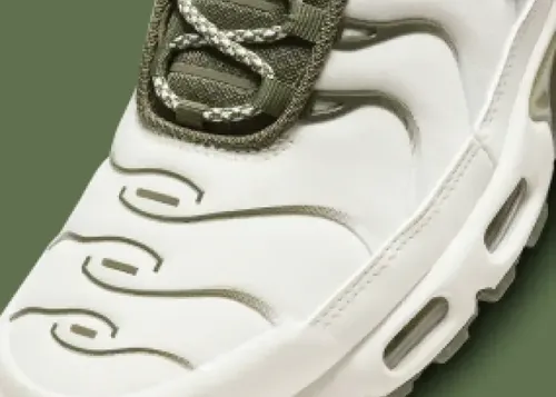 nike-air-max-plus-light-bone-fb9722-001 07.webp