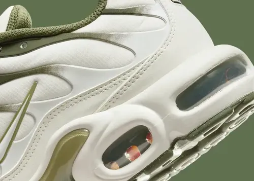 nike-air-max-plus-light-bone-fb9722-001 08.webp