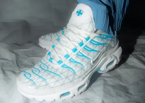 nike-air-max-plus-marseille-fq2397-100 01.webp