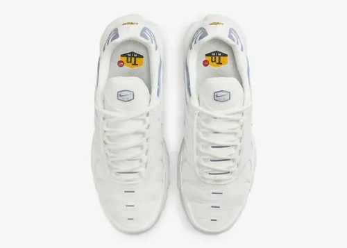 nike-air-max-plus-wmns-summit-white-DZ3671-104 04.webp