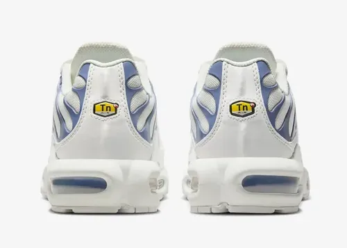 nike-air-max-plus-wmns-summit-white-DZ3671-104 05.webp