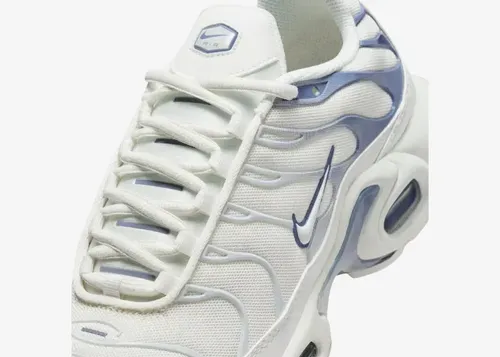 nike-air-max-plus-wmns-summit-white-DZ3671-104 07.webp