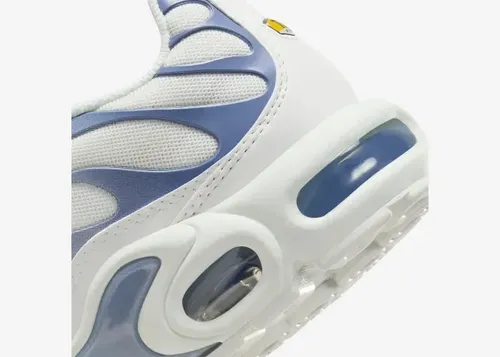 nike-air-max-plus-wmns-summit-white-DZ3671-104 08.webp