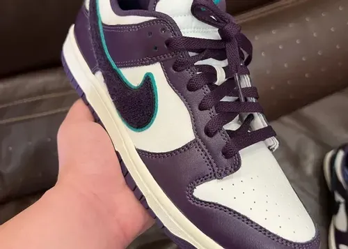 nike-dunk-low-chenille-swoosh 01.webp