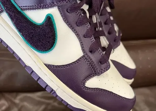 nike-dunk-low-chenille-swoosh 02.webp