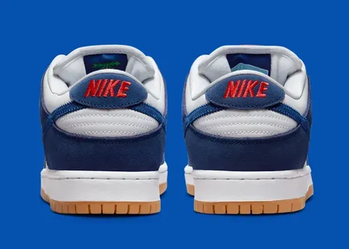 nike-sb-dunk-low-dodgers-do9395-400 05.webp