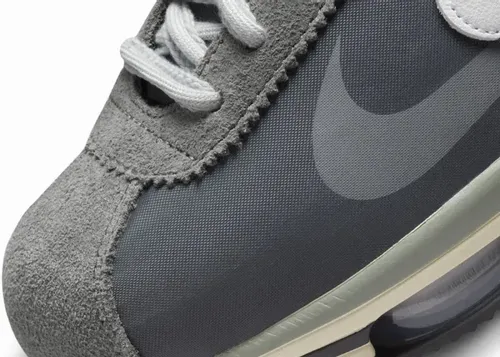 sacai-nike-cortez-4-0-grey-dq0581-001 08.webp