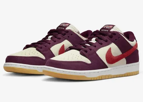 skate-like-a-girl-nike-sb-dunk-low-bordeaux-dx4589-600 01.webp