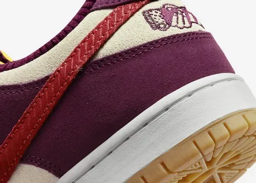 skate-like-a-girl-nike-sb-dunk-low-bordeaux-dx4589-600 09.webp