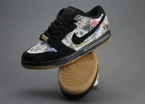 supreme-nike-sb-dunk-low-rammellzee-fd8778-001 02.webp