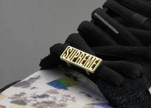 supreme-nike-sb-dunk-low-rammellzee-fd8778-001 08.webp