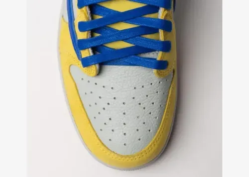 travis-scott-air-jordan-1-low-og-canary-dz4137-700 06.webp