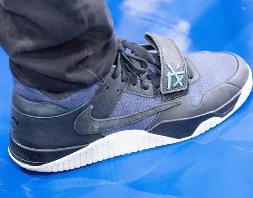 image de Travis Scott Jordan Jumpman Jack Black Thunder Blue