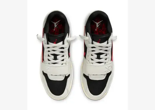travis-scott-jordan-jumpman-jack-university-red-FZ8117-101 04.webp