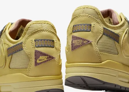 travis-scott-nike-air-max-1-saturn-gold-do9392-700 9.webp