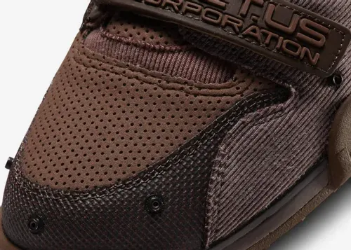 travis-scott-nike-air-trainer-1-wheat-dr7515-200 7.webp