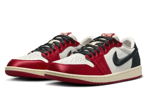 trophy-room-air-jordan-1-low-sp-away-fn0432-100 01.webp