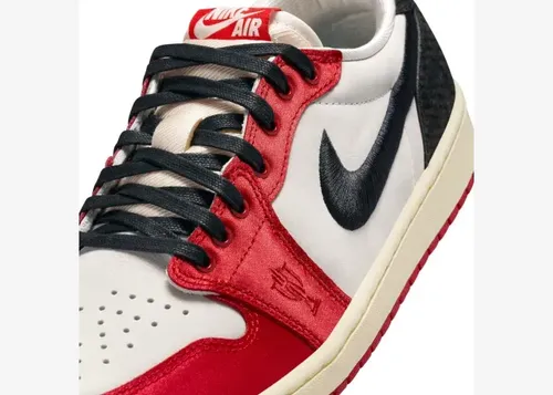 trophy-room-air-jordan-1-low-sp-away-fn0432-100 07.webp