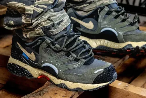 image de Undefeated Nike Air Terra Humara Cargo Khaki FN7546 300