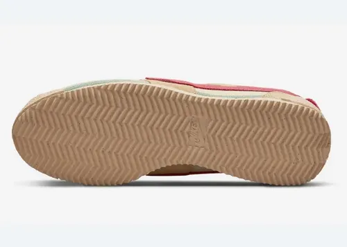 union-nike-cortez-wheat-red-dr1413-200 6.webp