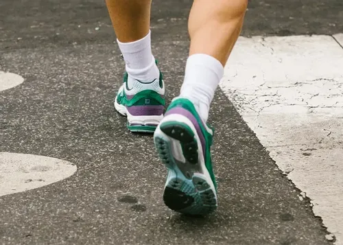 up-there-new-balance-2002r-backyard-legends 5.webp