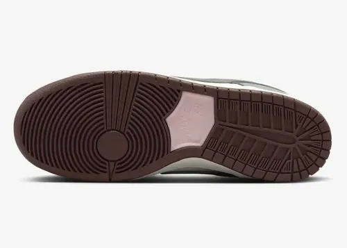 yuto-horigome-nike-sb-dunk-low-fq1180-001 06.webp