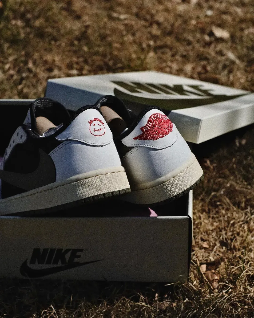 travis scott air jordan 1 low og sp wmns medium olive