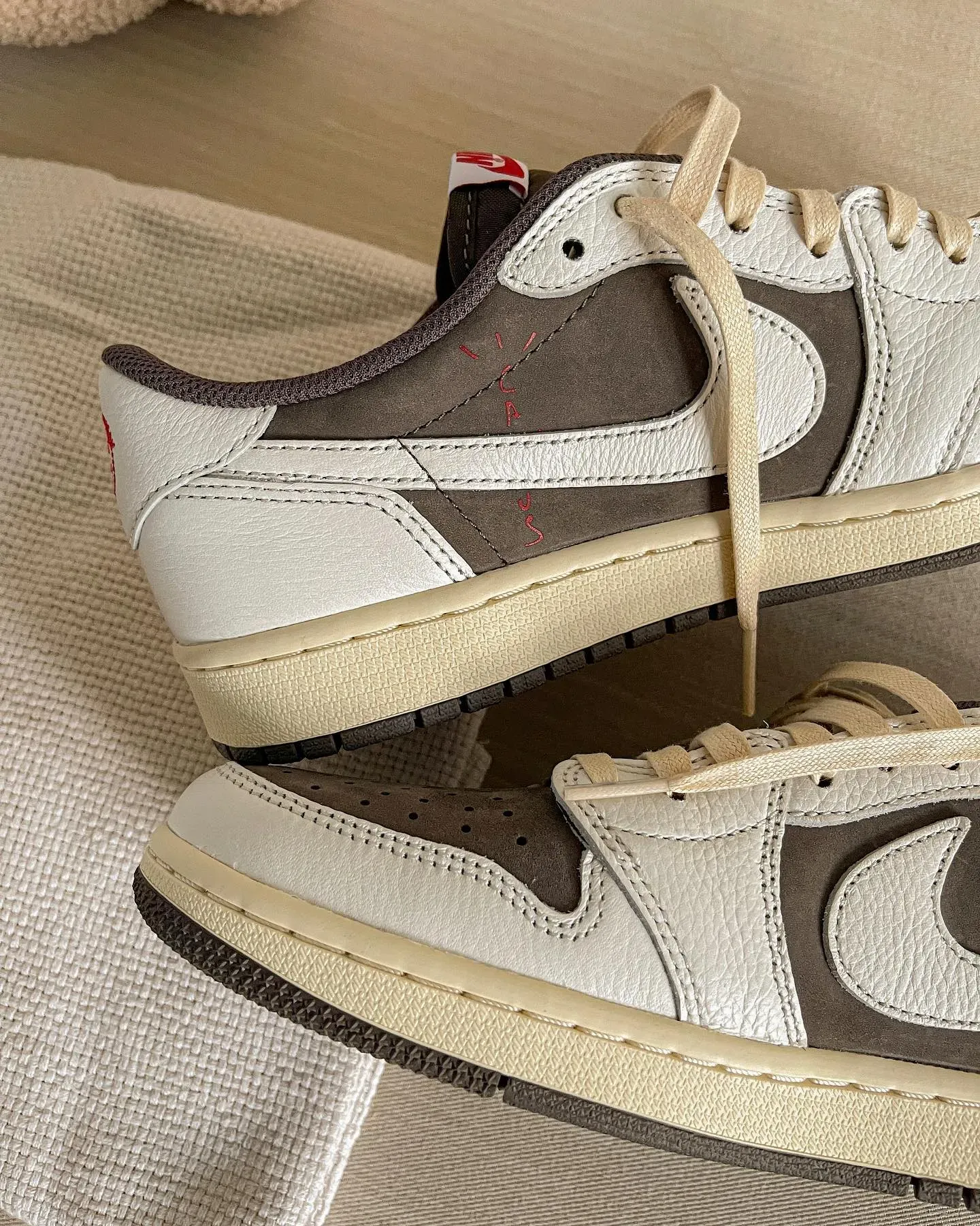 travis scott air jordan 1 low reverse mocha