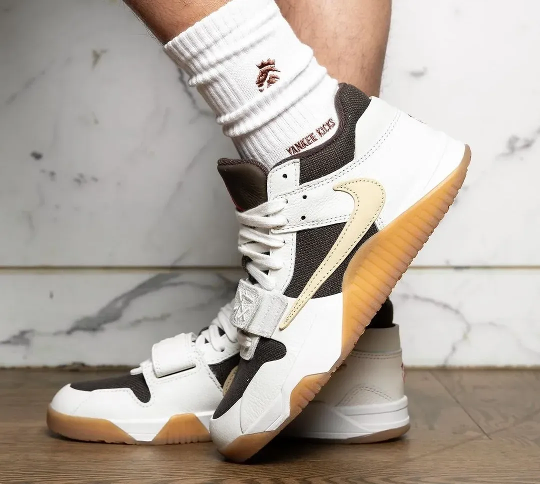 travis scott jordan jumpman jack sail FZ8117-100