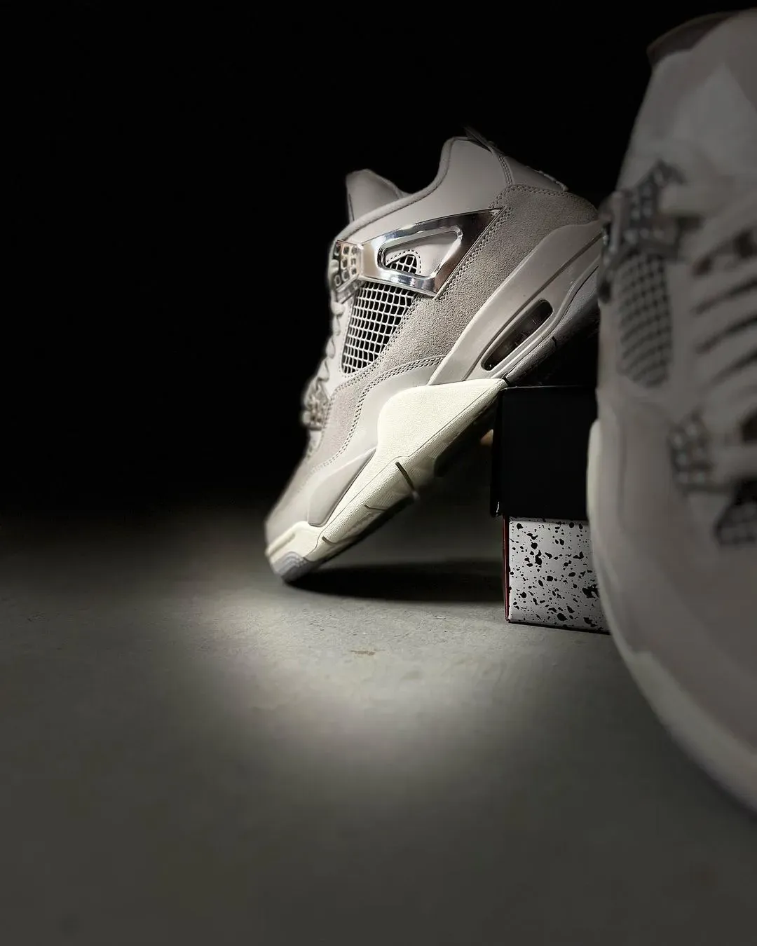 air jordan 4 frozen moments